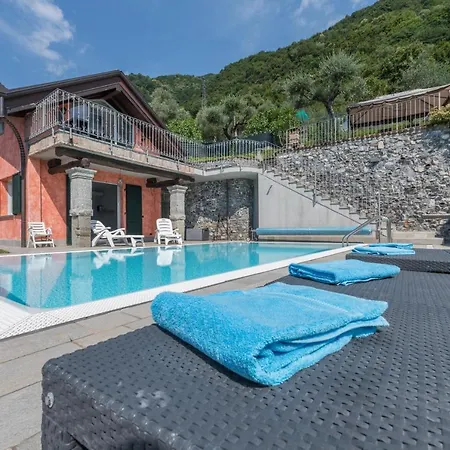 Privata Con Piscina Villa
